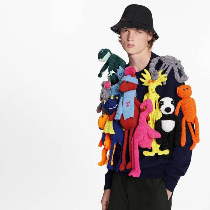 Por 8 mil dólares se vende un jersey cubierto con peluches, es de Louis  Vuitton - ContraRéplica - Noticias