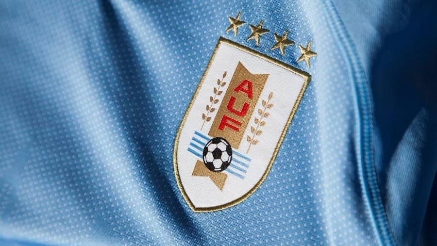 La FIFA pide que Uruguay retire de su escudo las dos estrellas olímpicas