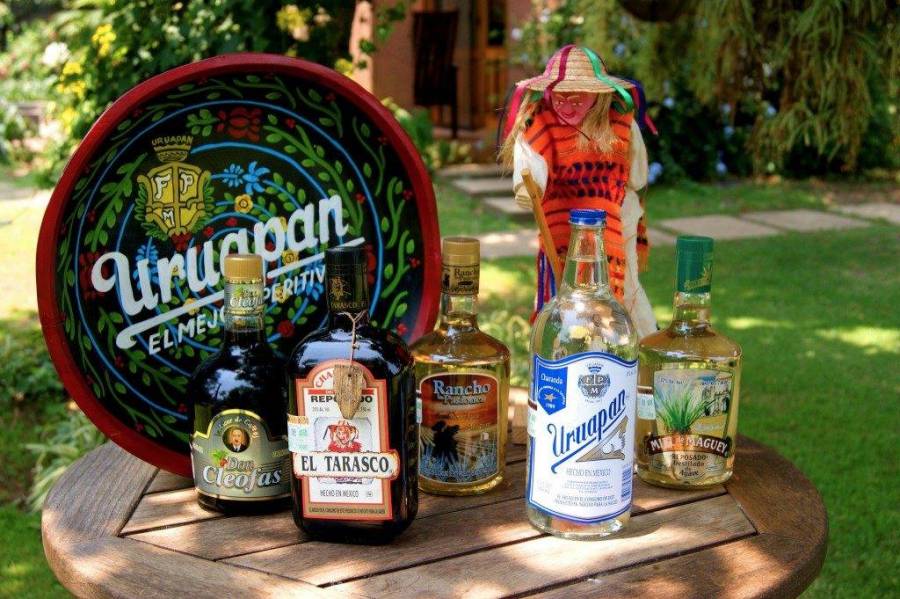 La Charanda michoacana tradicional en altares de muertos, tendrá su propio  festival - ContraRéplica - Noticias