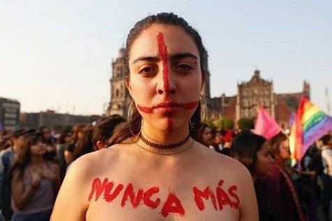 Colectivo “Voces de la Ausencia” marcha al Zócalo contra los feminicidios