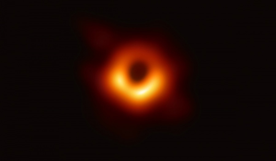 Científicos obtienen la primer fotografía de un agujero negro