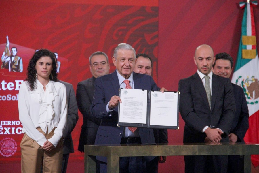 AMLO presenta iniciativa contra outsourcing