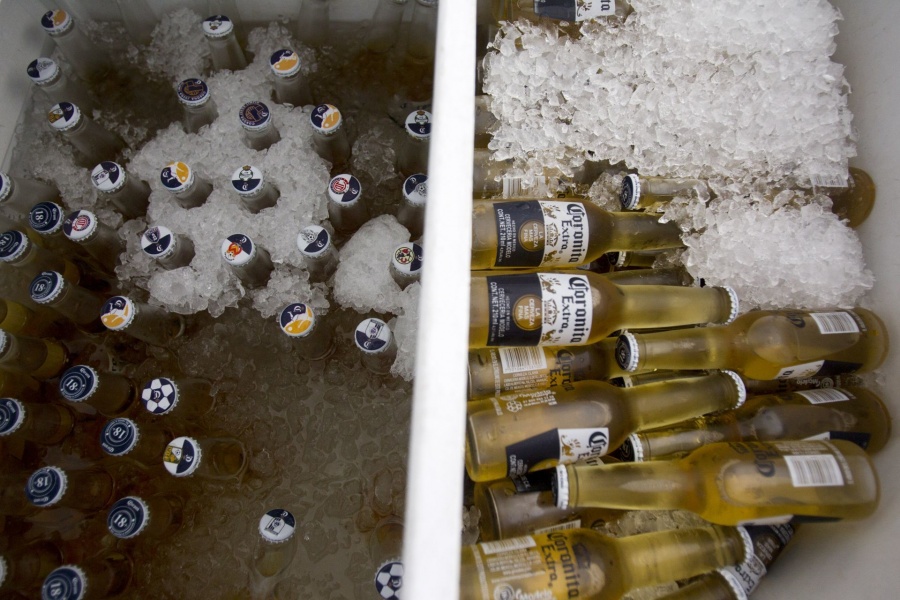 Estudian seis muertes por intoxicaci&oacute;n de alcohol adulterado en Jalisco
