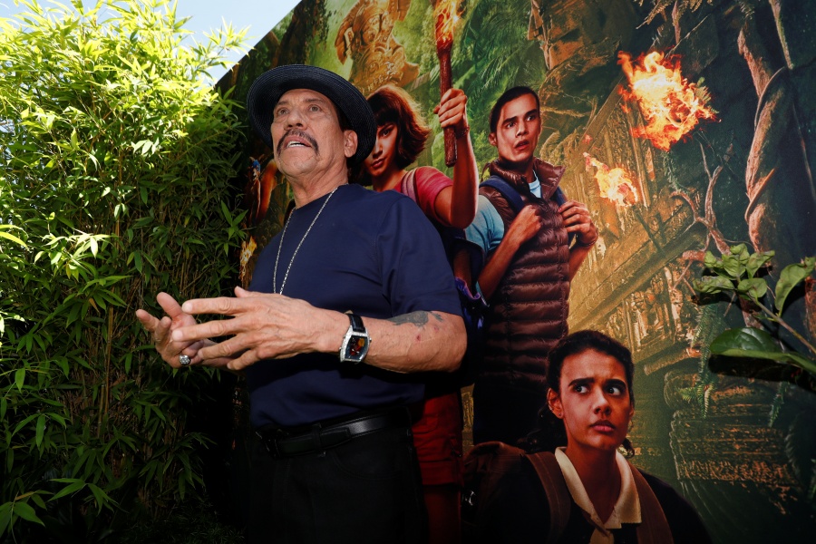 Rescata Danny Trejo a bebé atrapado en un accidente en Los Angeles