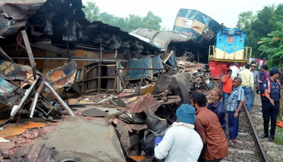 Choque de trenes en Bangladesh deja 16 muertos y más de 50 heridos