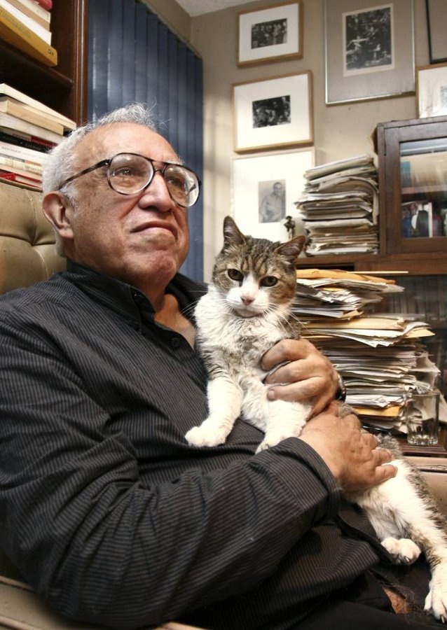 Monsiv&aacute;is: expositor de cultura mexicana