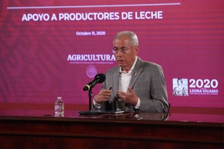 Agricultura apoya a productores lecheros de baja escala del país