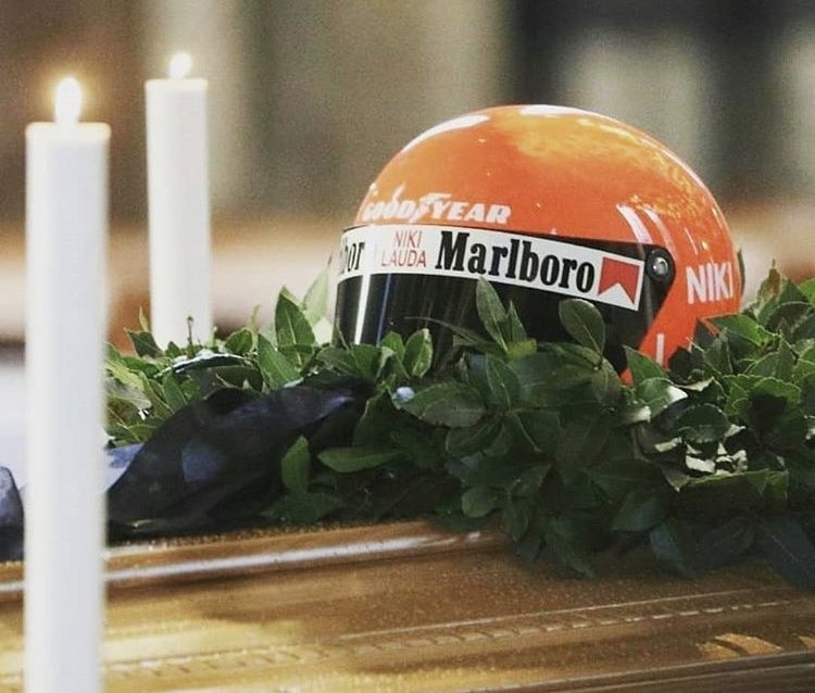 Miles de personas se despiden de Niki Lauda