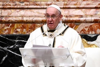 Papa no encabezar&aacute; servicios de A&ntilde;o Nuevo por sus dolores en una pierna