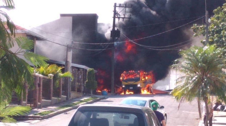 Pipa de gas explota en zona residencial de Tampico (VIDEO)