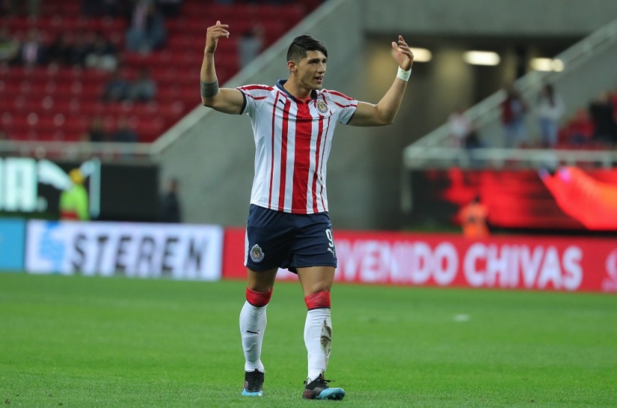 Si Alan Pulido supiera cabecear, jugaría en el Manchester City, asegura Cardozo