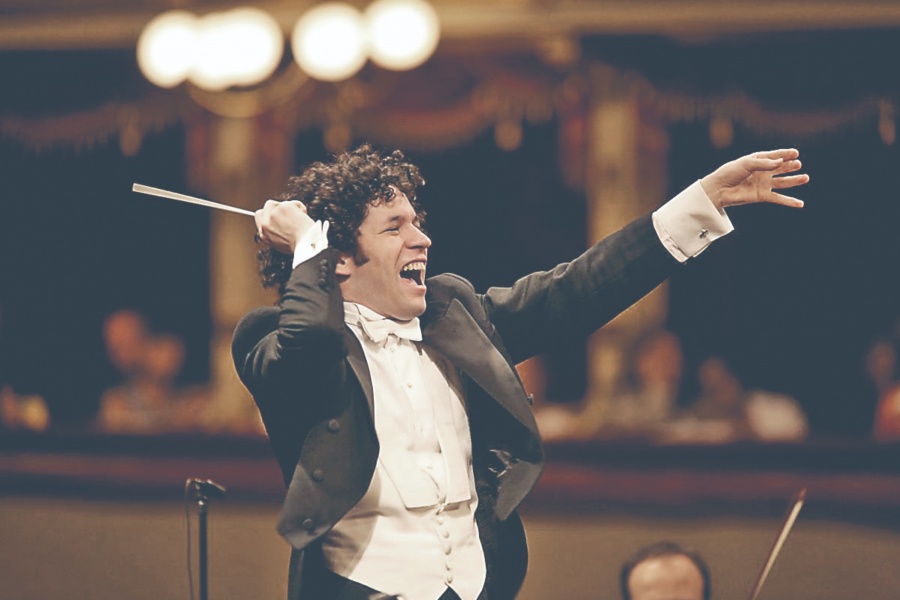 Dudamel pide a militares que desbloqueen canal de ayuda