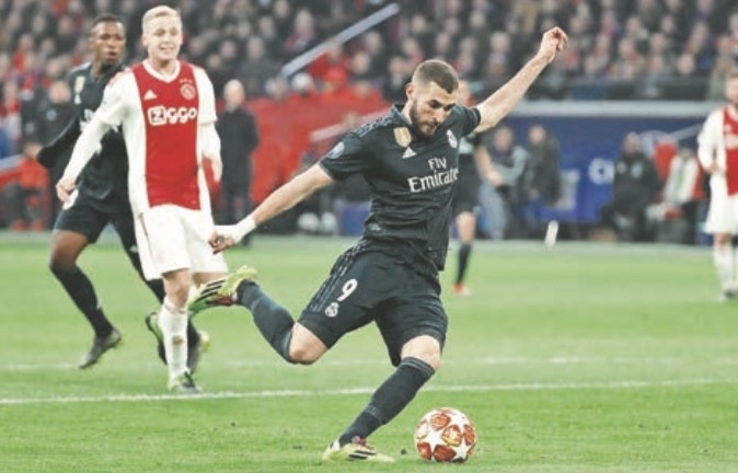 Ajax prolonga racha de 24 años sin vencer al Madrid