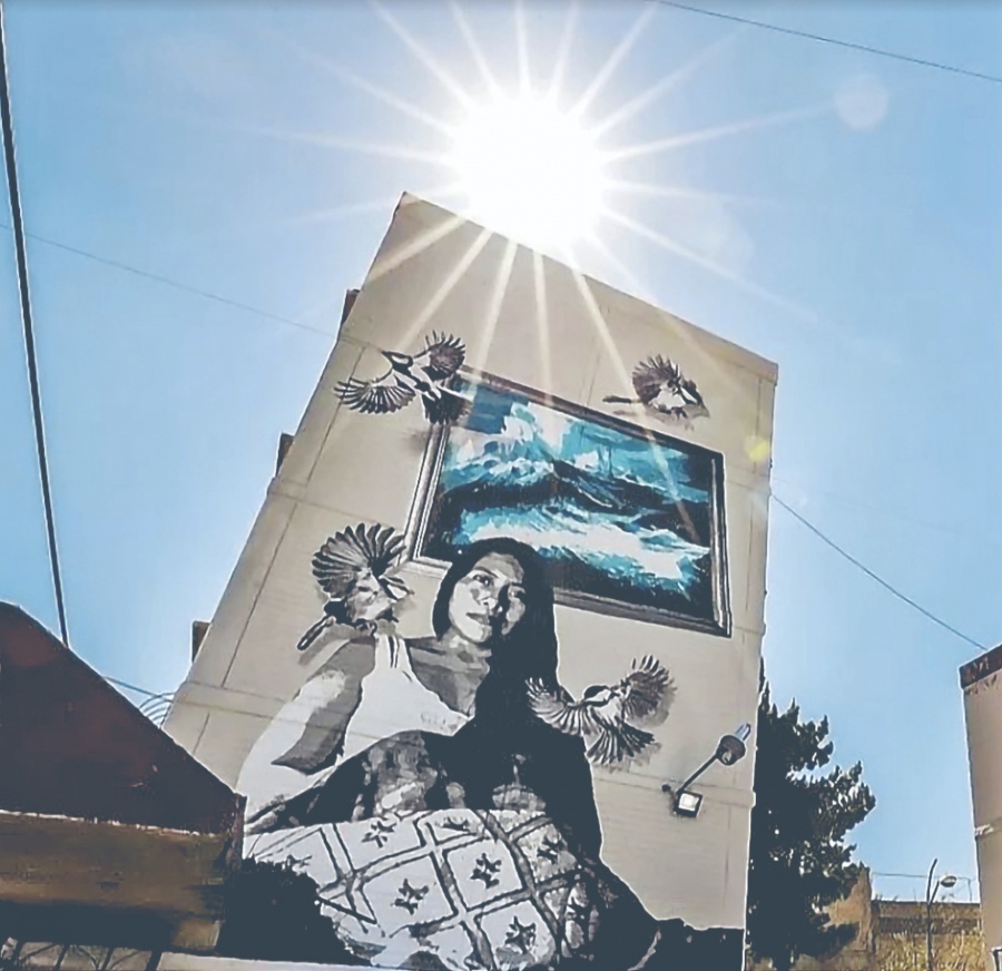 Colectivo honra a Yalitza con un mural de 10 metros