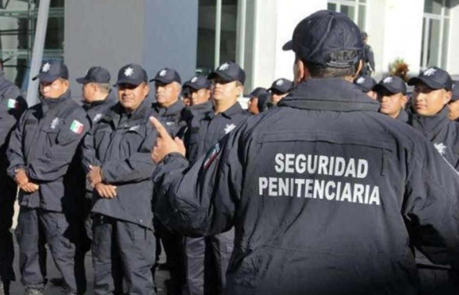 Capacitan a personal penitenciario