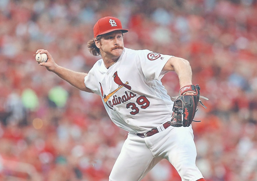 Cardenales extiende contrato de Mikolas