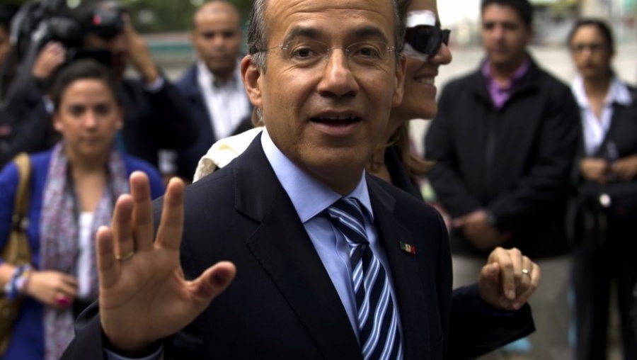 Pide disculpas Felipe Calderón al periodista Jenaro Villamil tras compartir falso rumor