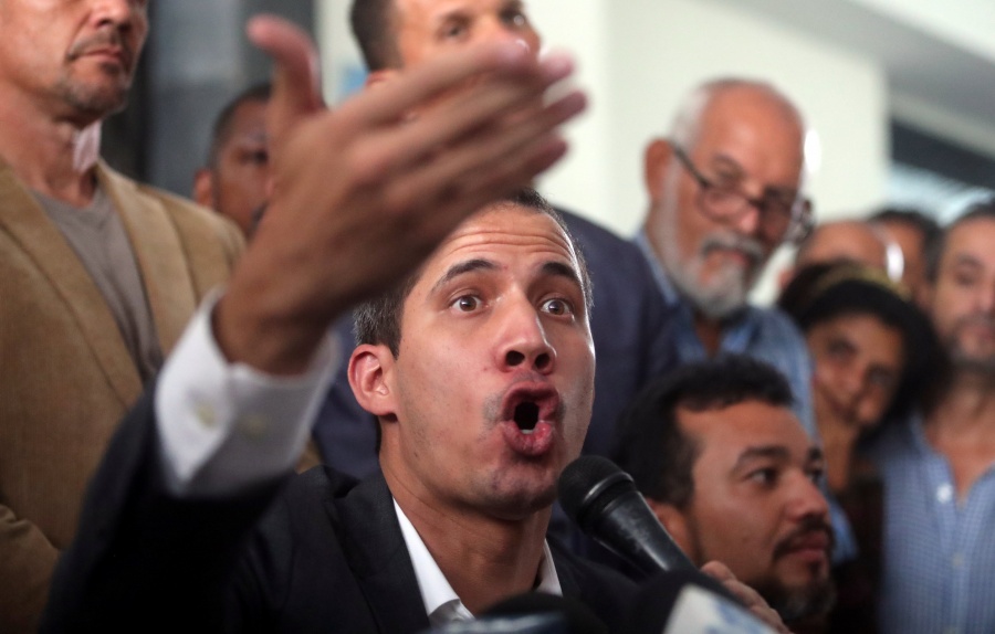 Guaidó y trabajadores del gobierno convocan a paro de labores