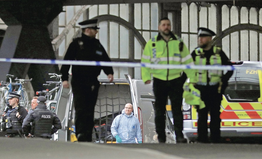 Tres sobres bomba alertan a Policía de Londres