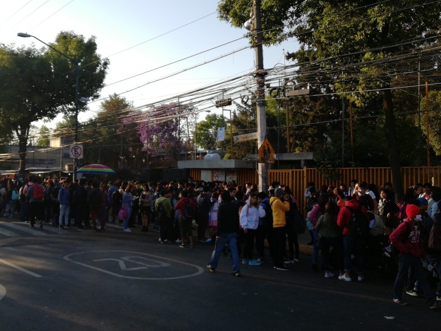 Estudiantes toman instalaciones de Prepa 5