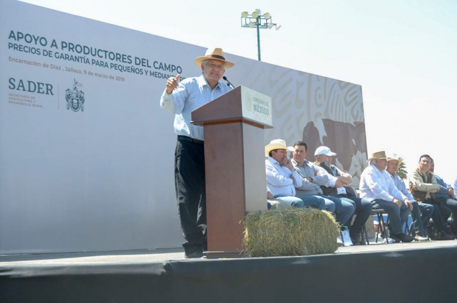 AMLO anuncia apoyos al sector lechero, en Jalisco