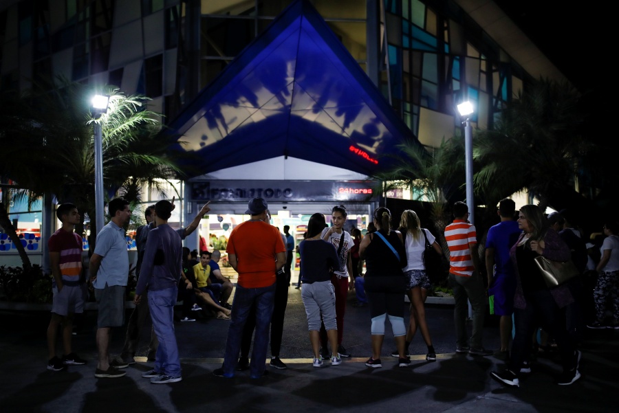 Gobierno y oposición vuelven a las calles en medio del caos por apagón en Venezuela