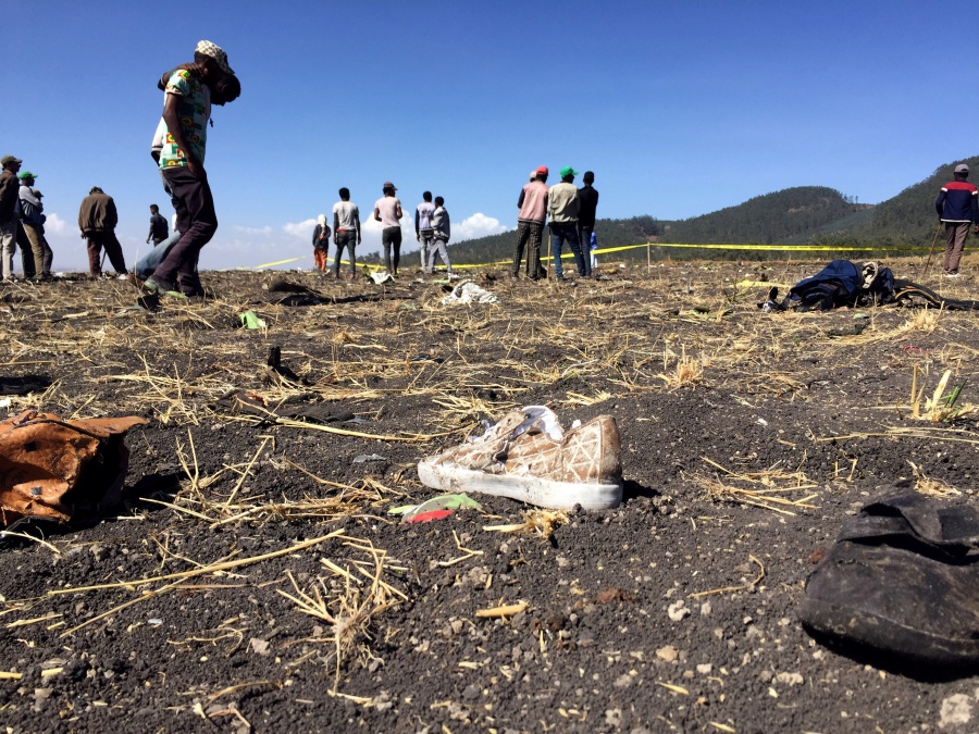 Mueren 157 personas al desplomarse un avión en Etiopía