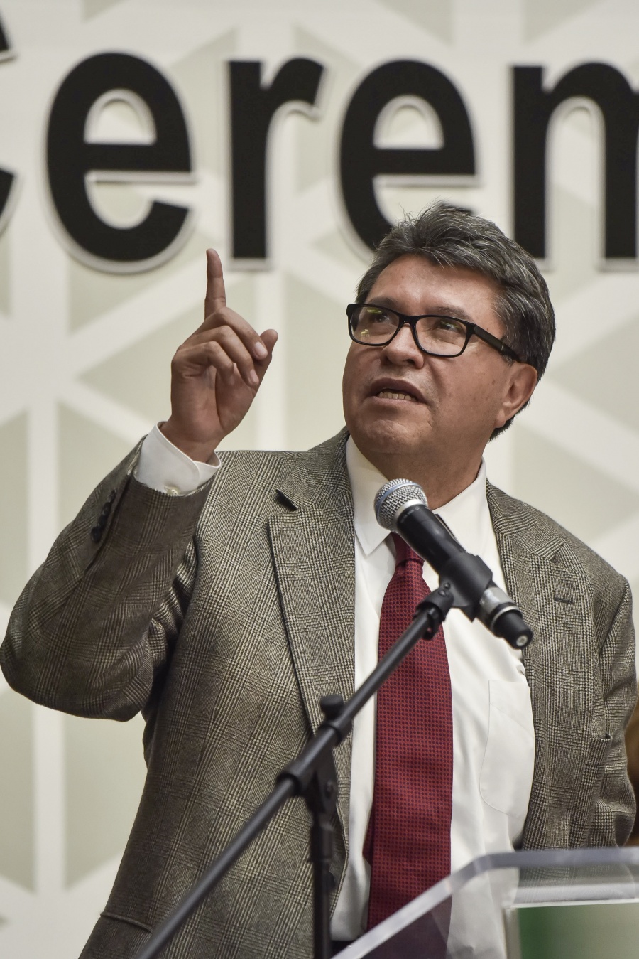 Llama Monreal Ávila a debatir regulación de la mariguana