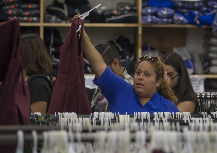 En breve se renovarán aranceles al acero, calzado y textil: SE