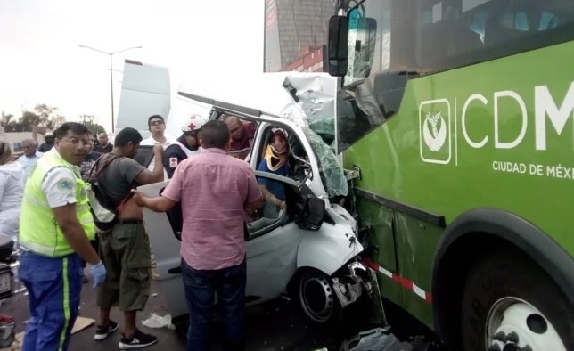 Choque en Flores Magón deja un muerto y lesionados