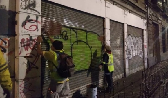 Quitan grafitis del Centro Histórico