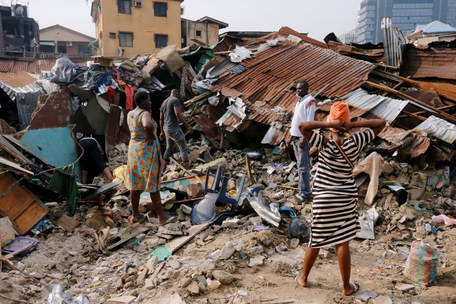 Suman  20 muertos tras el derrumbe de primaria en Nigeria