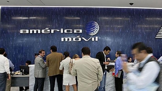 Acciones de América Móvil ganan tras acuerdo de adquisición de Nextel Brasil