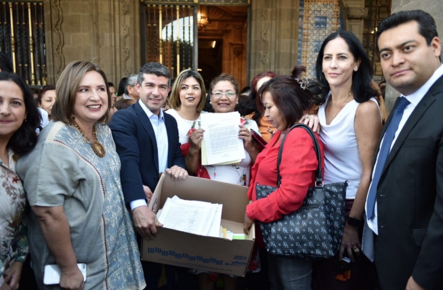 Entregan 23 mil firmas a Sheinbaum para reasignar presupuesto a estancias infantiles