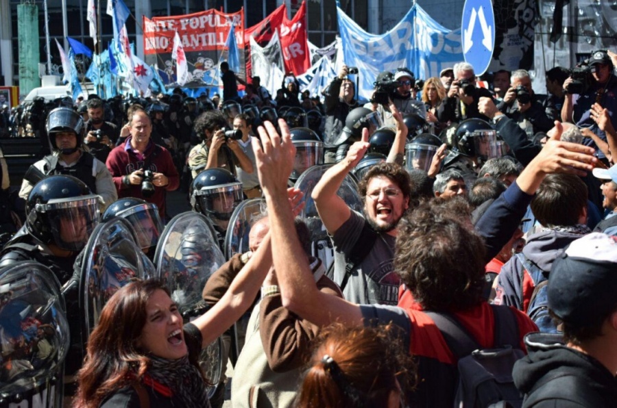 Protestan en Argetina por política económica de Macri