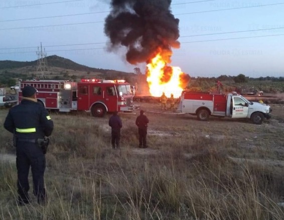 Se incendia toma clandestina en Axapusco, Estado de México