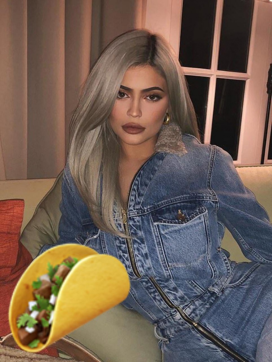 A lo Belinda, Kylie Jenner es captada comiendo taquitos callejeros