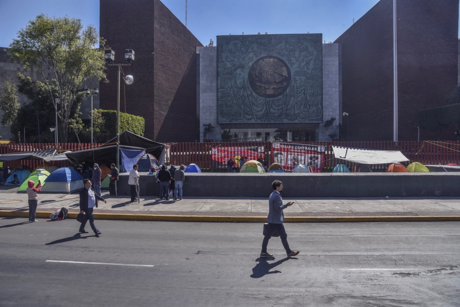 Diputados vuelven a suspender sesión para dictaminar reforma educativa