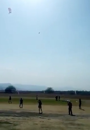 Difunden video de caída de paracaidistas en Tequesquitengo (VIDEO)