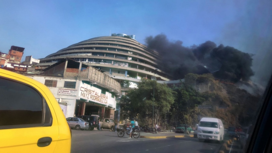 Reportan incendio en cercanías de El Helicoide en Venezuela