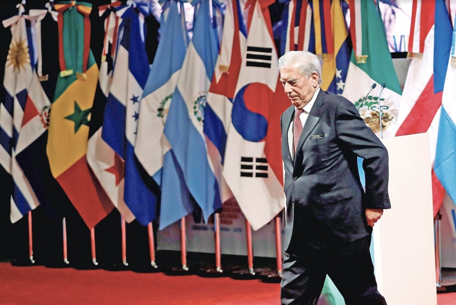 Vargas Llosa insta a AMLO a disculparse con indígenas