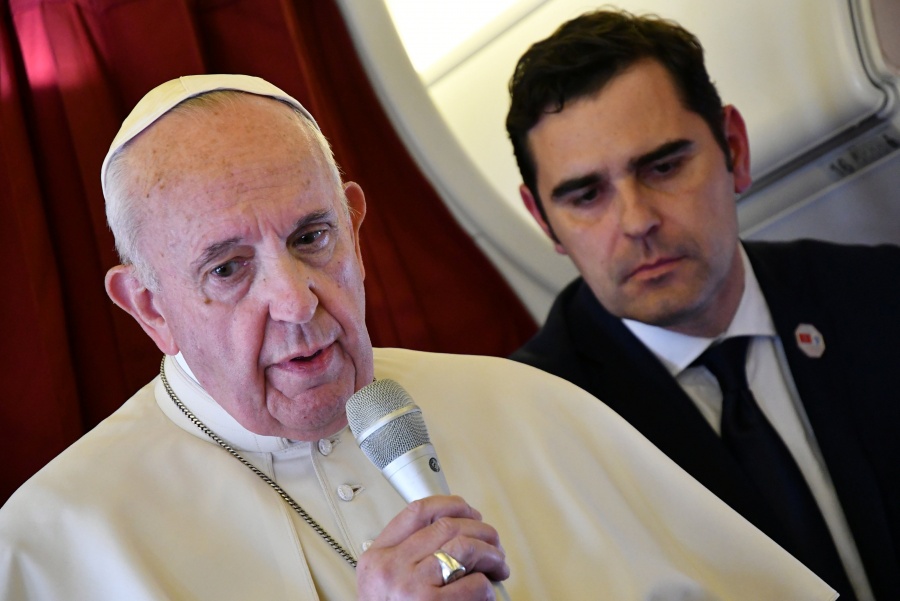 La Iglesia debe reconocer el autoritarismo masculino: Papa Francisco