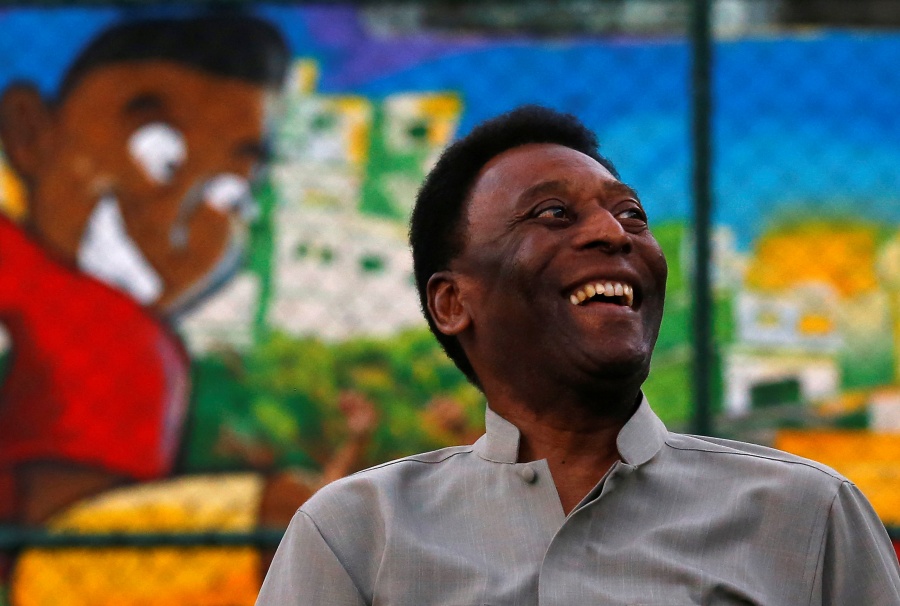 Pelé es hospitalizado por una crisis en París