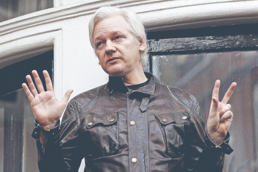 Assange filtra fotos de Moreno y arriesga asilo