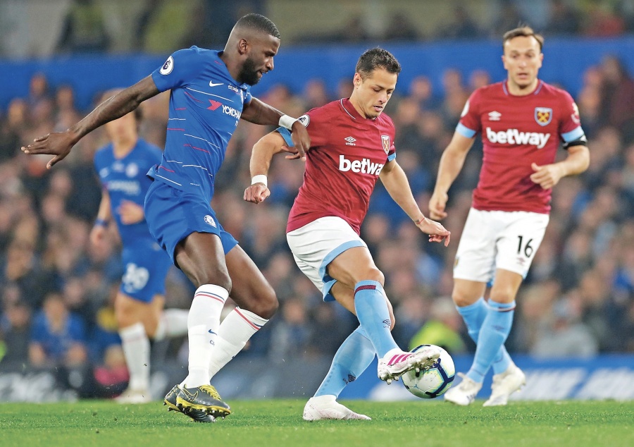 Chicharito pierde con el West Ham frente al Chelsea