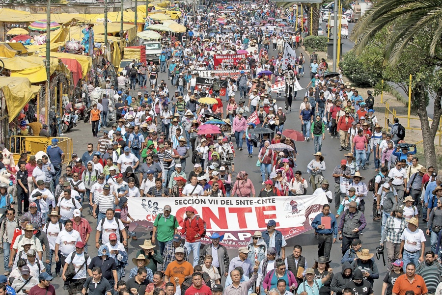 Por marchas, centistas dejan 3 mil escuelas