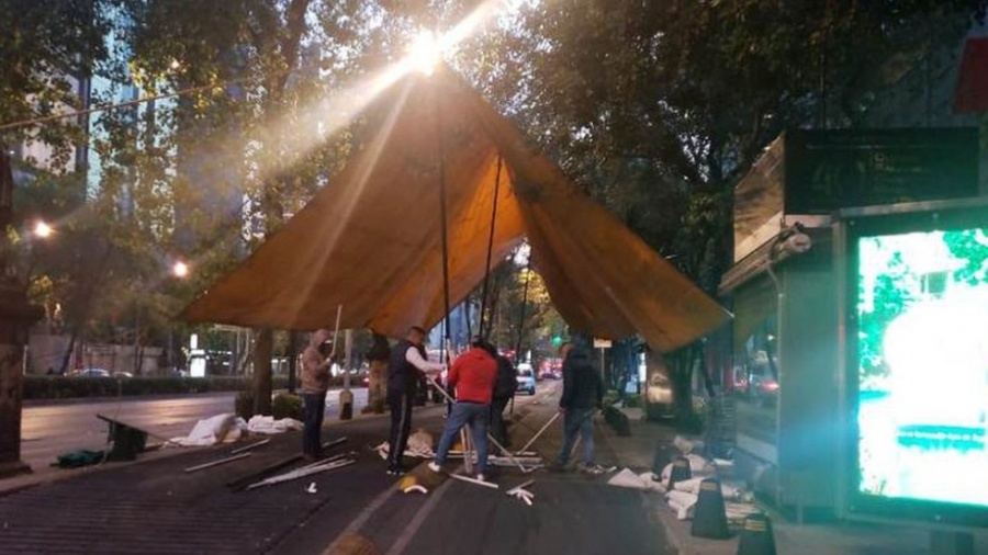 Continúa bloqueo de barzonistas en lateral de Reforma