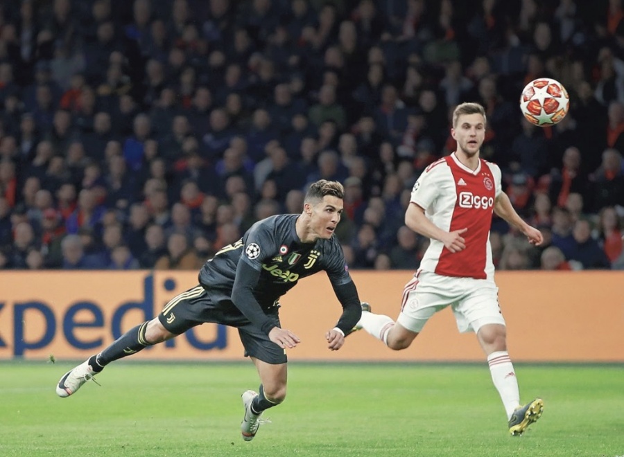 Con golazo de Cristiano, la Juve vive ante el Ajax