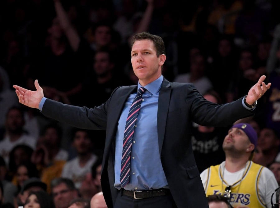 Despiden a Luke Walton, entrenador de los Lakers