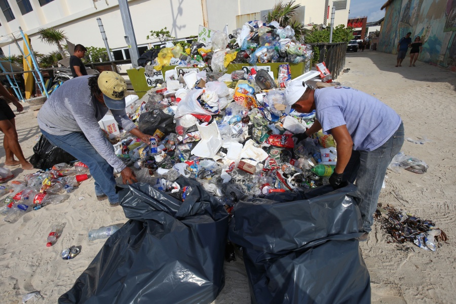 Plantean regular el uso de plásticos en México